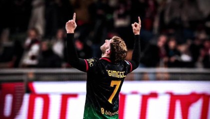 乐鱼体育-【复盘】新7号致敬旧7号，红黑军团找回幸运数字