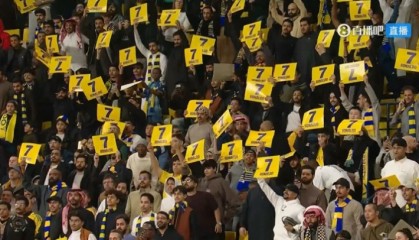 中超-支持C罗！利雅得胜利球迷第7分钟高唱C罗名字并高举7号