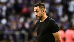 法甲三连败！队报：德泽尔比拒放马赛球员回家，球队训练中心过夜