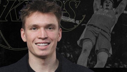 体育新闻-翻身仗！湖人17顺位捡漏最强即战力 雷迪克大喜